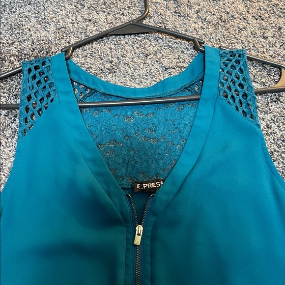 Express zip up tank top- small - Picture 6 of 6